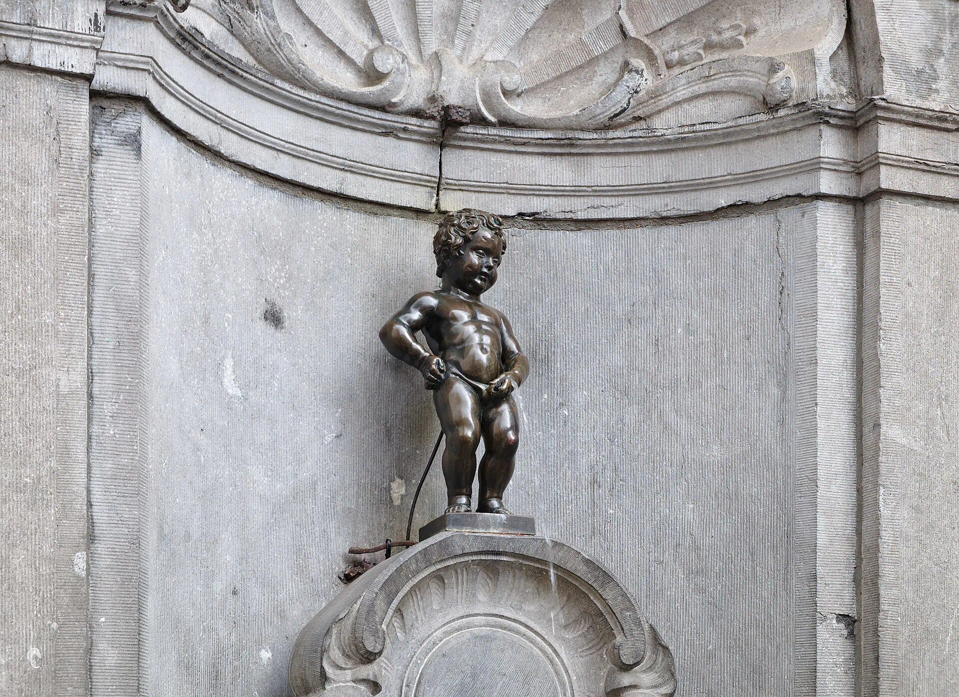 Brüsszel: 19 tipp, mit érdemes látni és csinálni 2026-ban 6 A pisilő kisfiú (Manneken Pis)