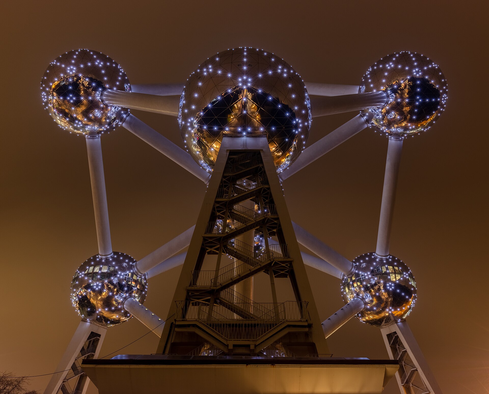 Bruksela: 19 atrakcji, które warto zobaczyć w 2026 roku 7 Ikoniczne Atomium