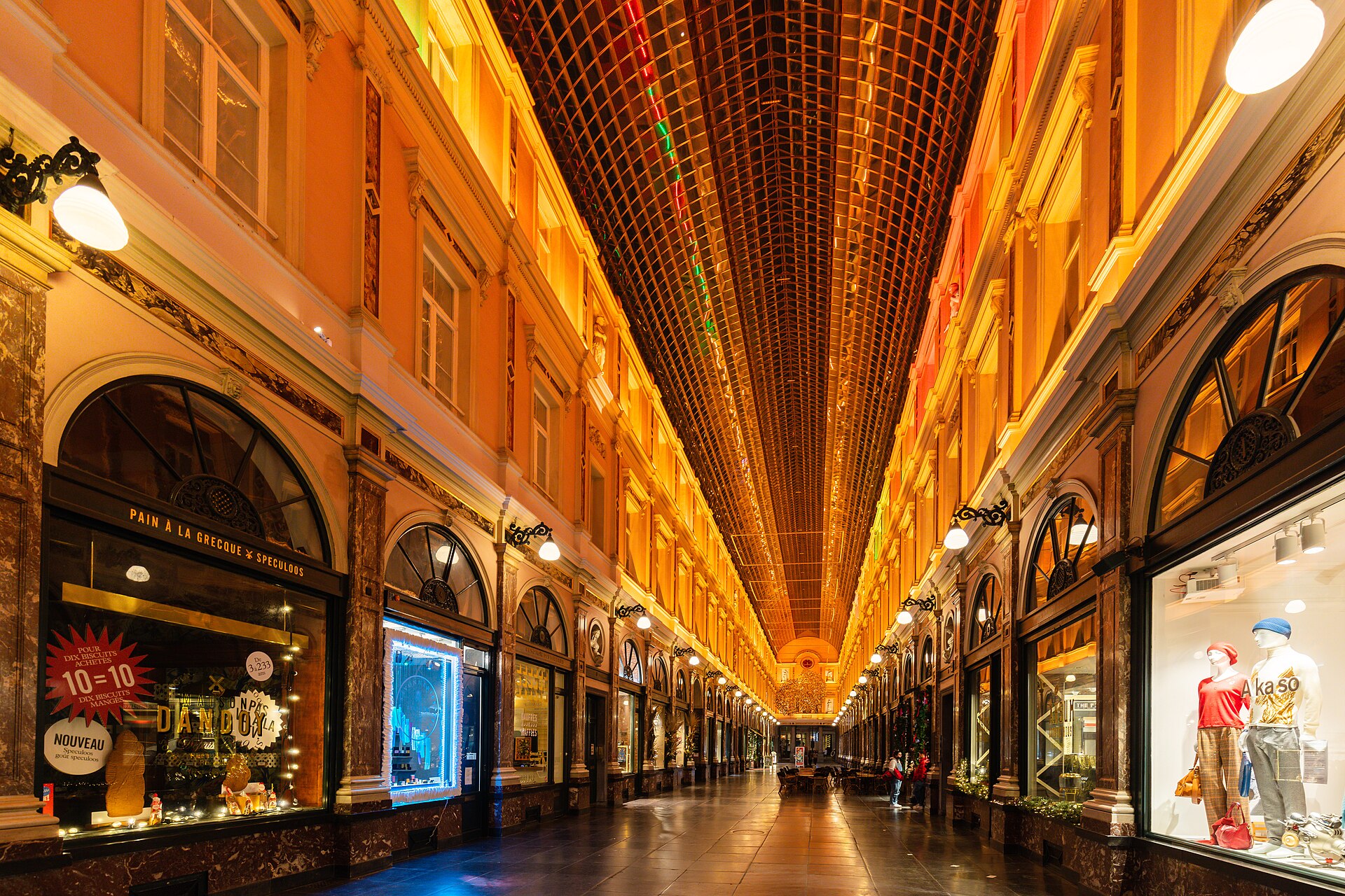 Bruksela: 19 atrakcji, które warto zobaczyć w 2026 roku 13 Pasaż handlowy Galeries Royales Saint-Hubert