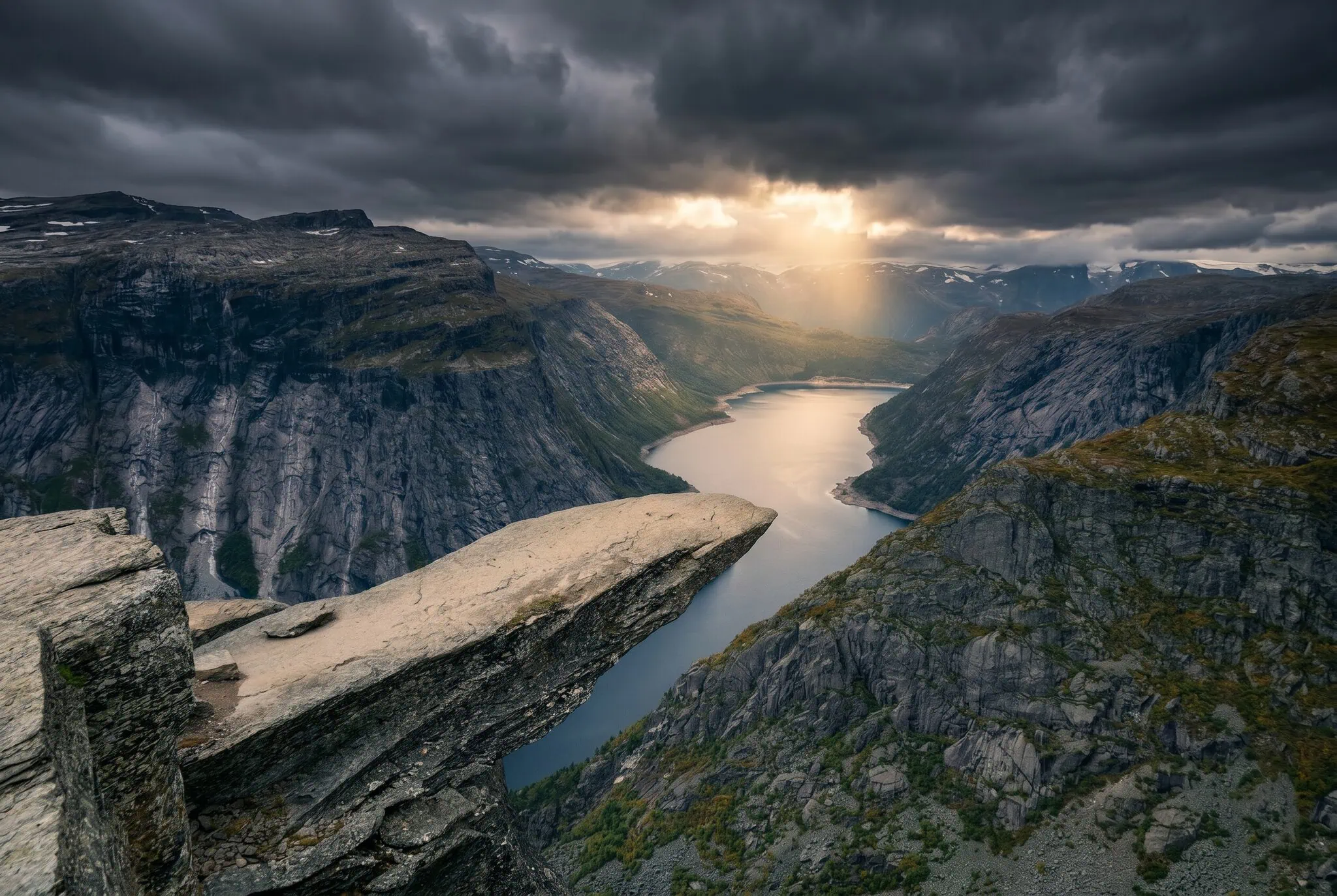 Norvégia: 50 tipp, mit érdemes megnézni — a legszebb helyek és fjordok 2026-ban 13 Ikonikus norvég túrák
