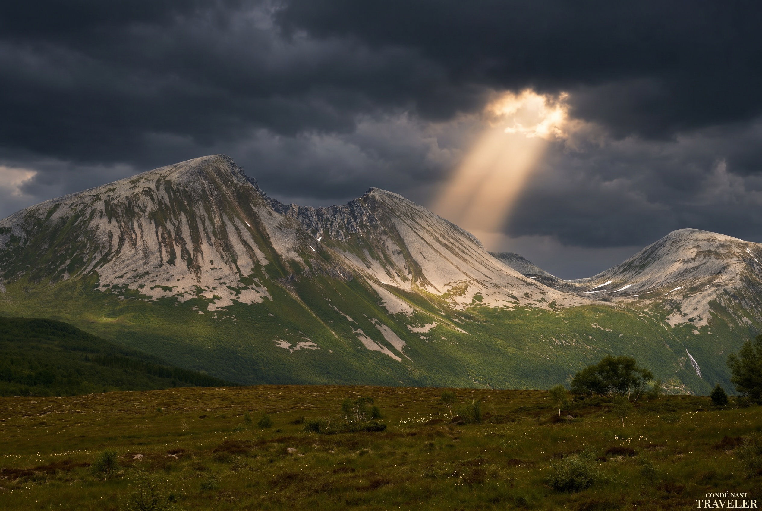 Noorwegen: 50 tips wat te zien — de mooiste plekken en fjorden in 2026 19 De bergkam Romsdalseggen boven Åndalsnes