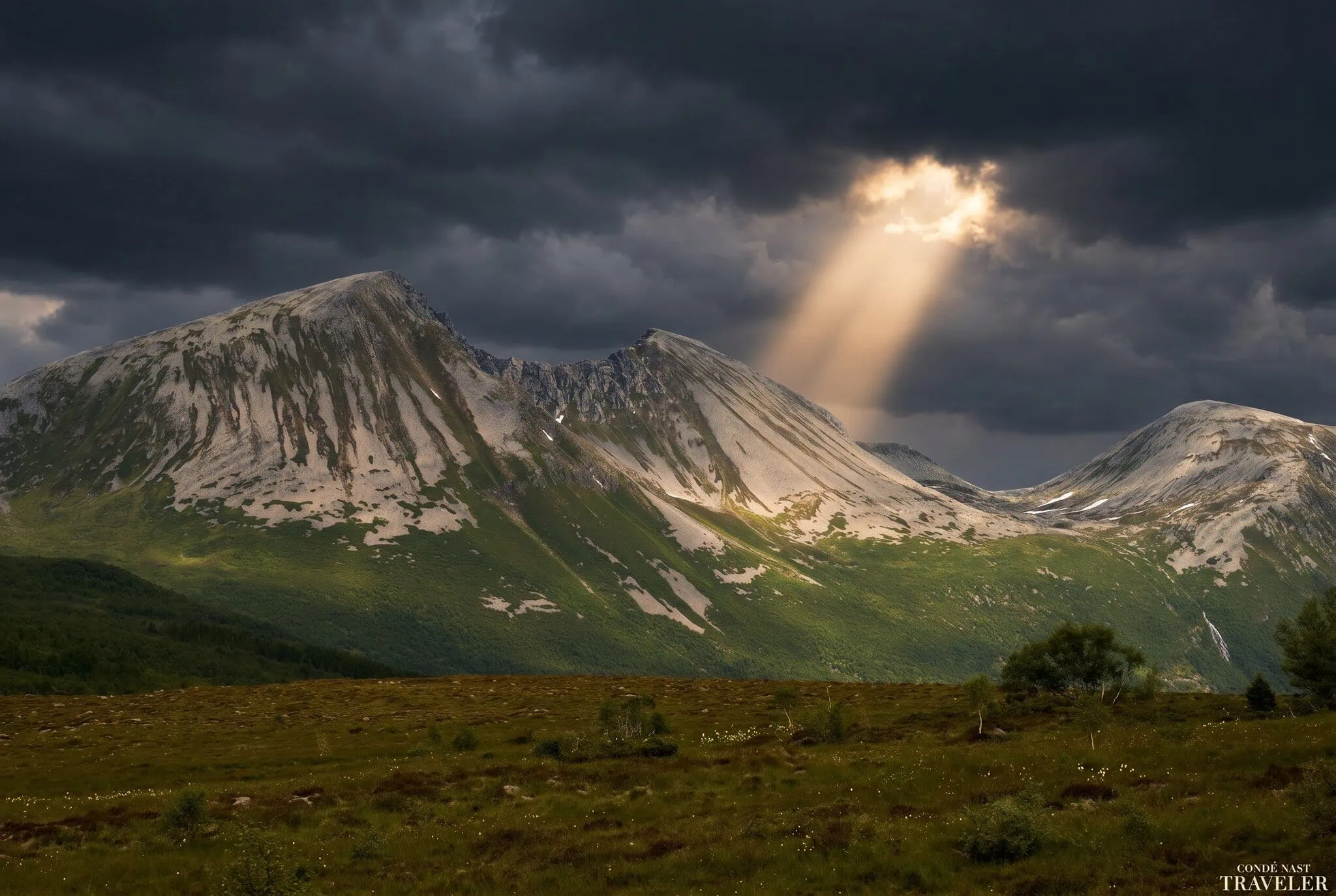 Norvégia: 50 tipp, mit érdemes megnézni — a legszebb helyek és fjordok 2026-ban 19 A Romsdalseggen gerinc Åndalsnes felett