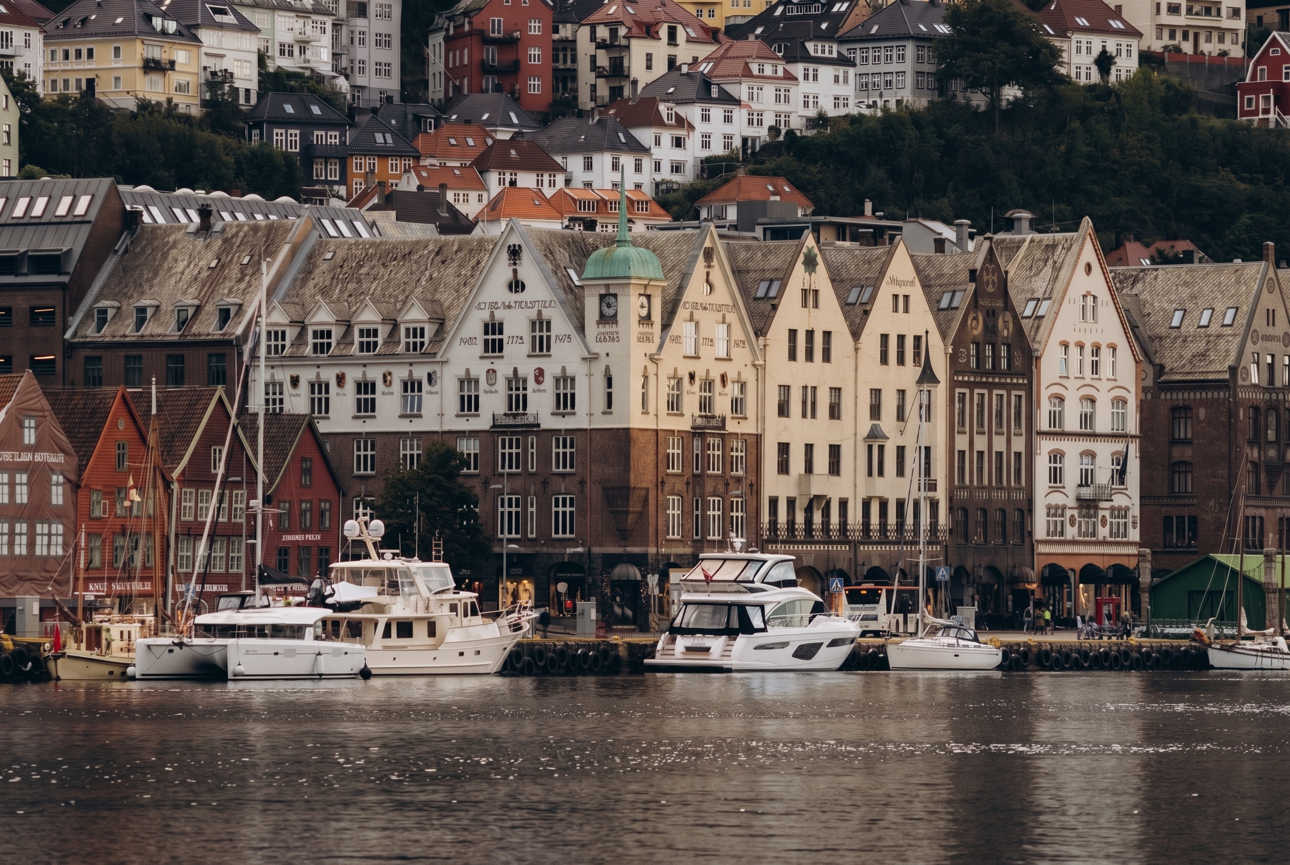 Noorwegen: 50 tips wat te zien — de mooiste plekken en fjorden in 2026 64 Noorwegen is duur, maar je kunt besparen