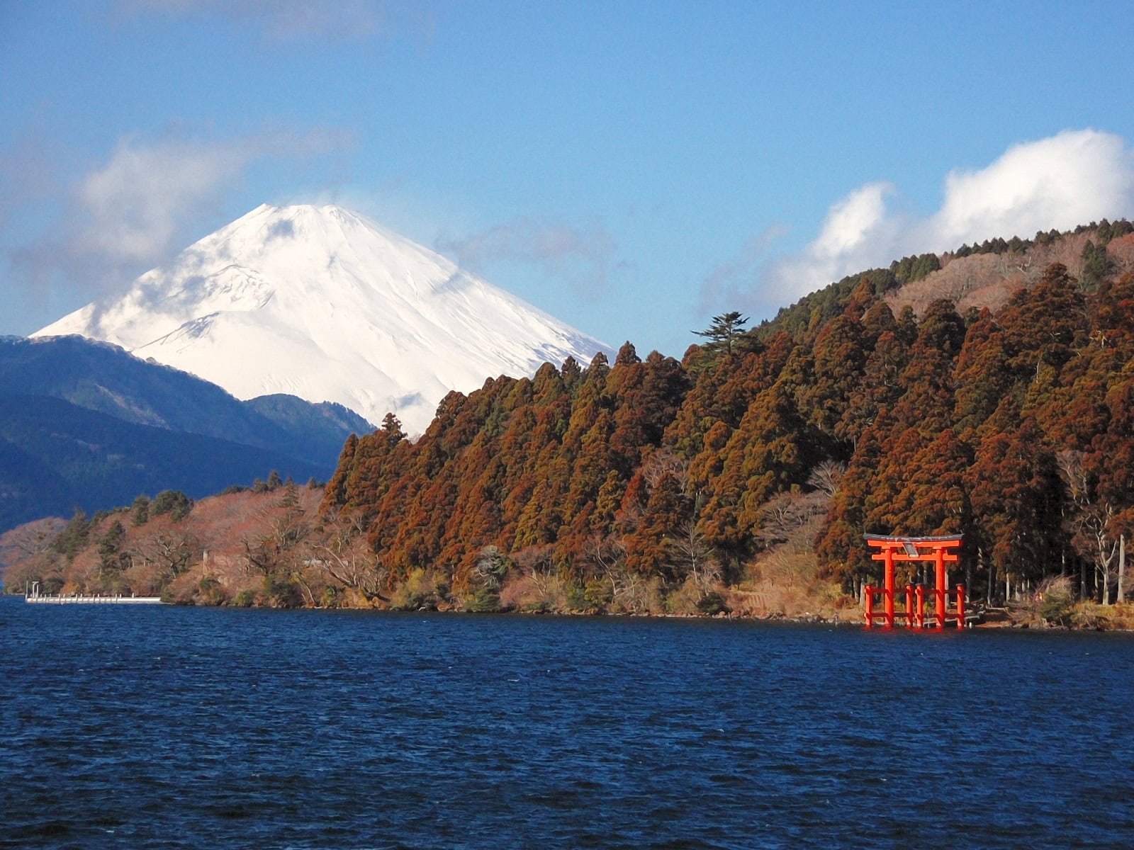 Vacanță în Japonia: 21 de sfaturi despre ce să vezi în 2026 21 Hakone, izvoare termale și corăbii de pirați