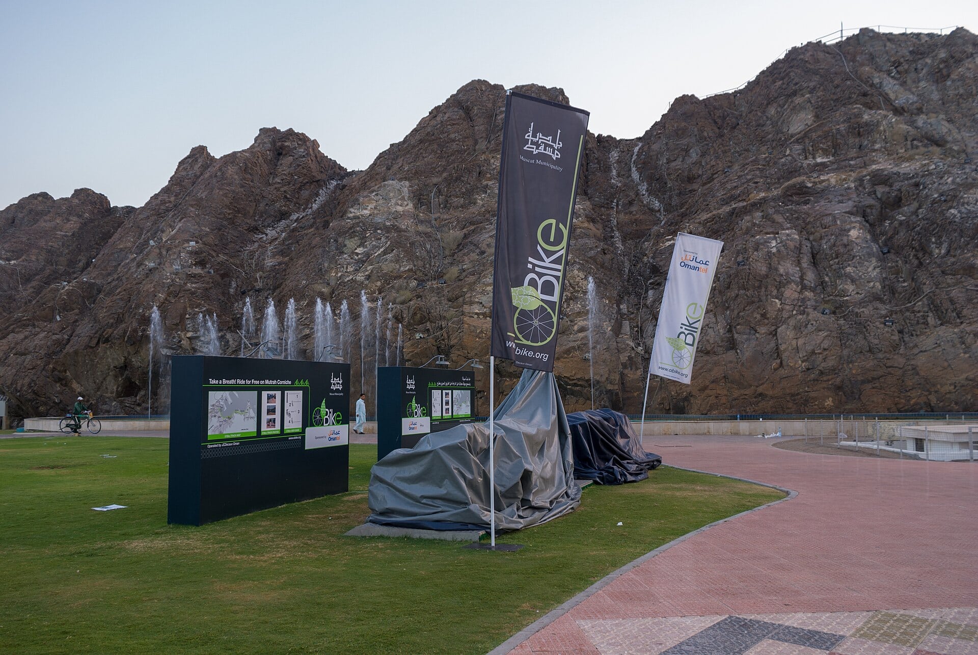 Vacanță în Oman: 21 de locuri de văzut și când să mergi în 2026 5 Promenada Mutrah Corniche din Muscat