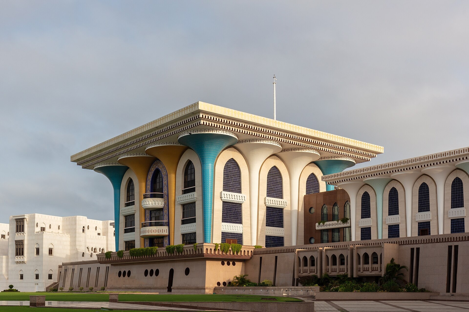 Vacanță în Oman: 21 de locuri de văzut și când să mergi în 2026 9 Palatul Al Alam din Muscat
