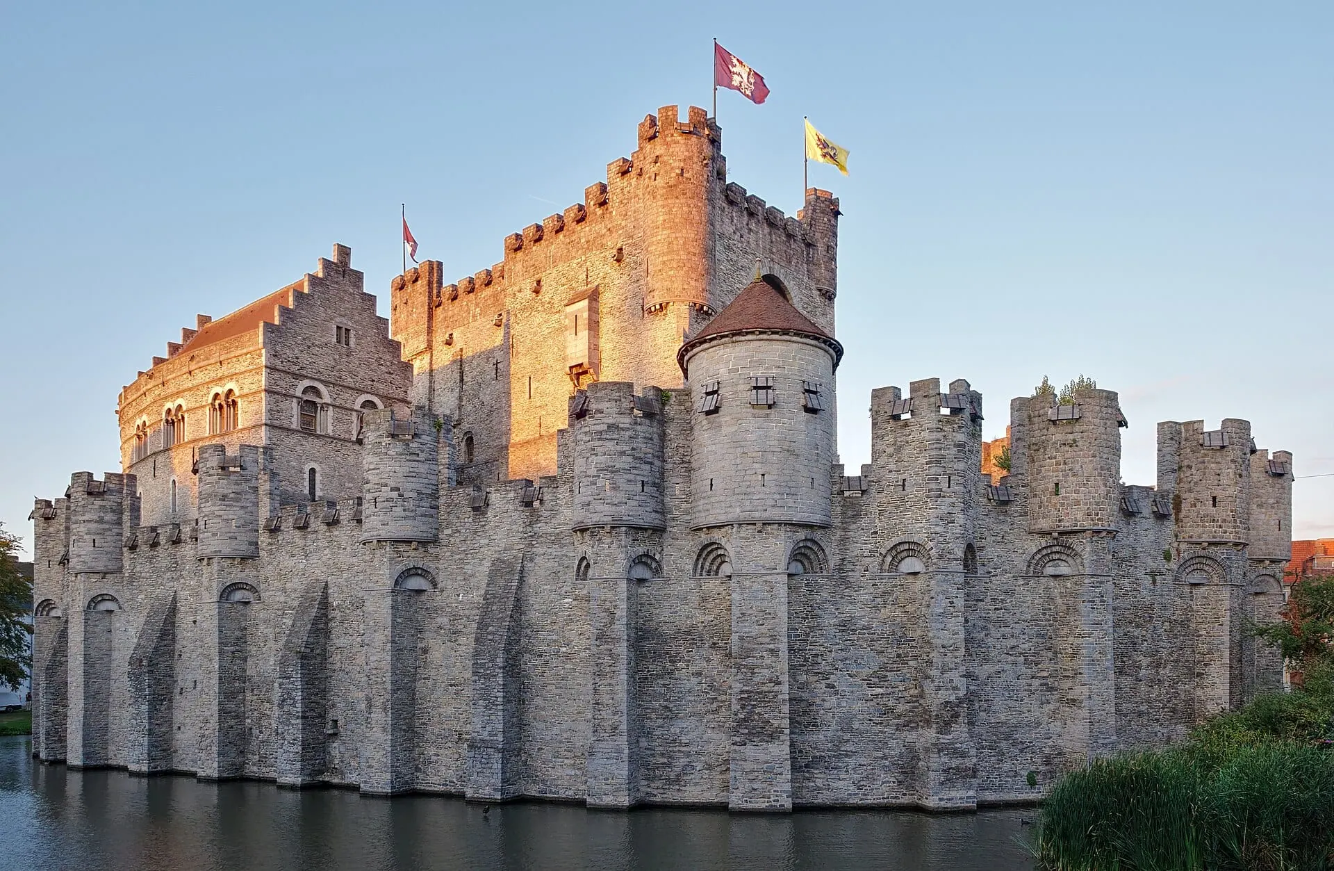 Gand (Belgio): 16 cose da vedere e fare nel 2026 5 Castello sull'acqua Gravensteen