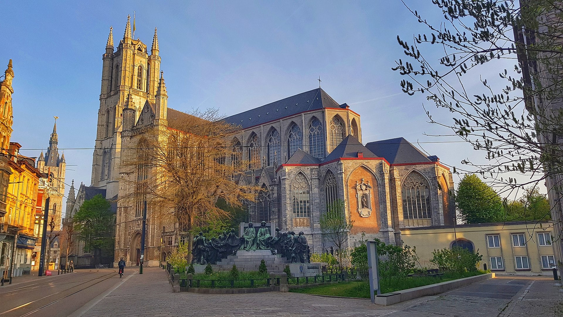 Obiective turistice Gent Belgia: 16 lucruri de făcut în 2026 7 Catedrala Sf. Bavon și Altarul din Gent