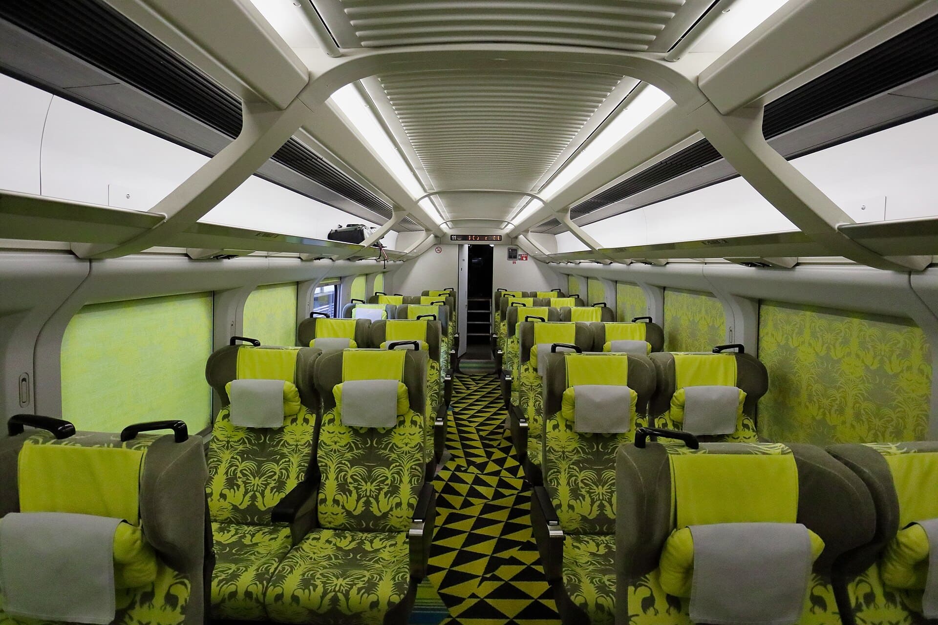 Voyage au Japon pour la première fois : JR Pass, prix et conseils pratiques pour 2026 5 Shinkansen : réservations et règles strictes pour les bagages
