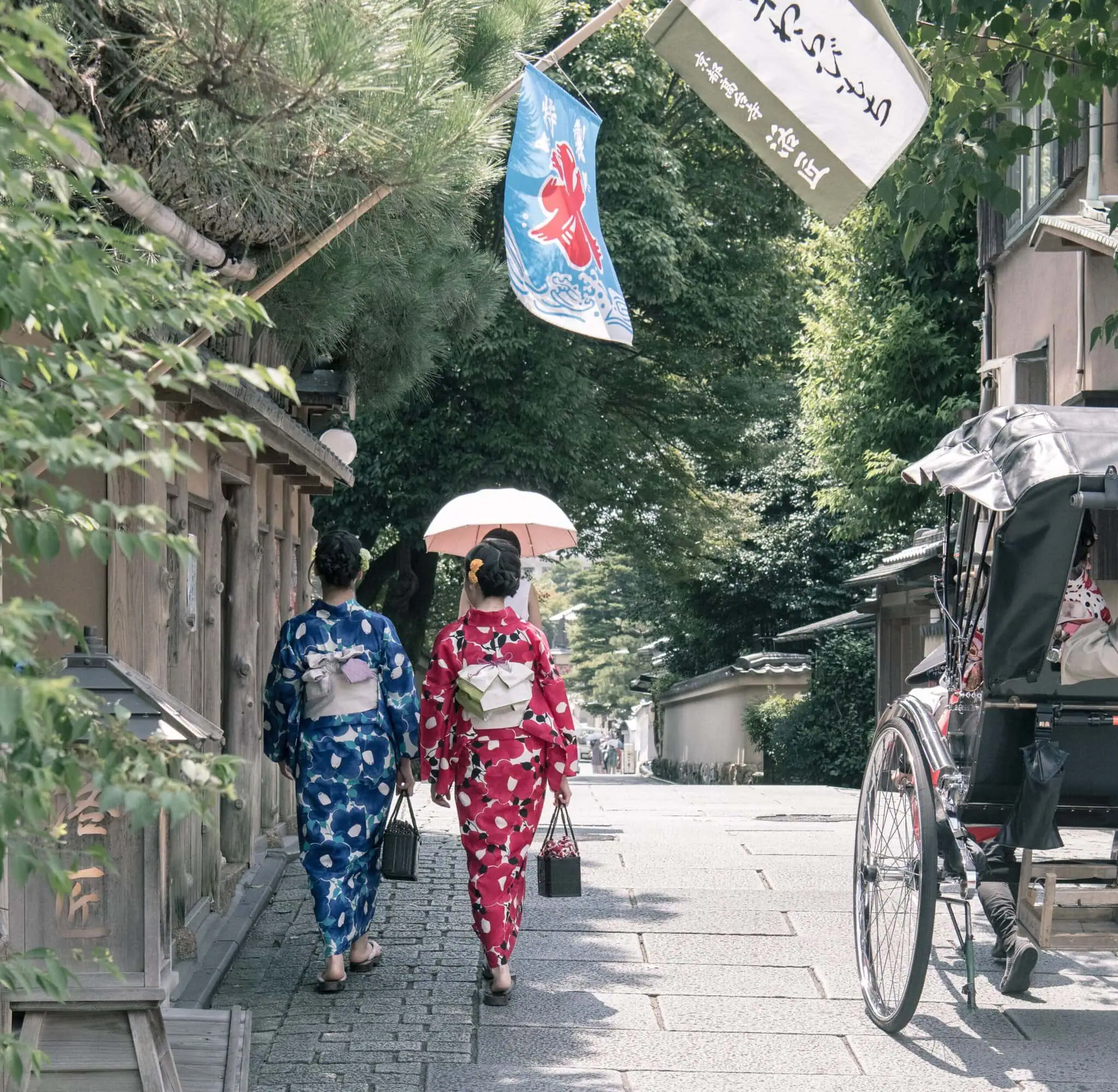 Kyoto, Japan: 18 Tipps, was man 2026 sehen und erleben sollte 23 Spaziergang im traditionellen Kimono