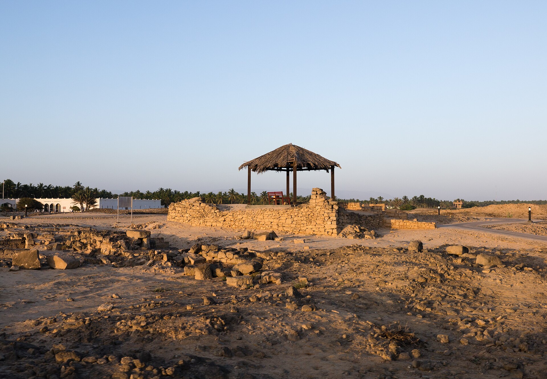 Salalah, Omán: 15 lugares que ver + mejores resorts de playa 2026 10 Parque arqueológico de Al Baleed