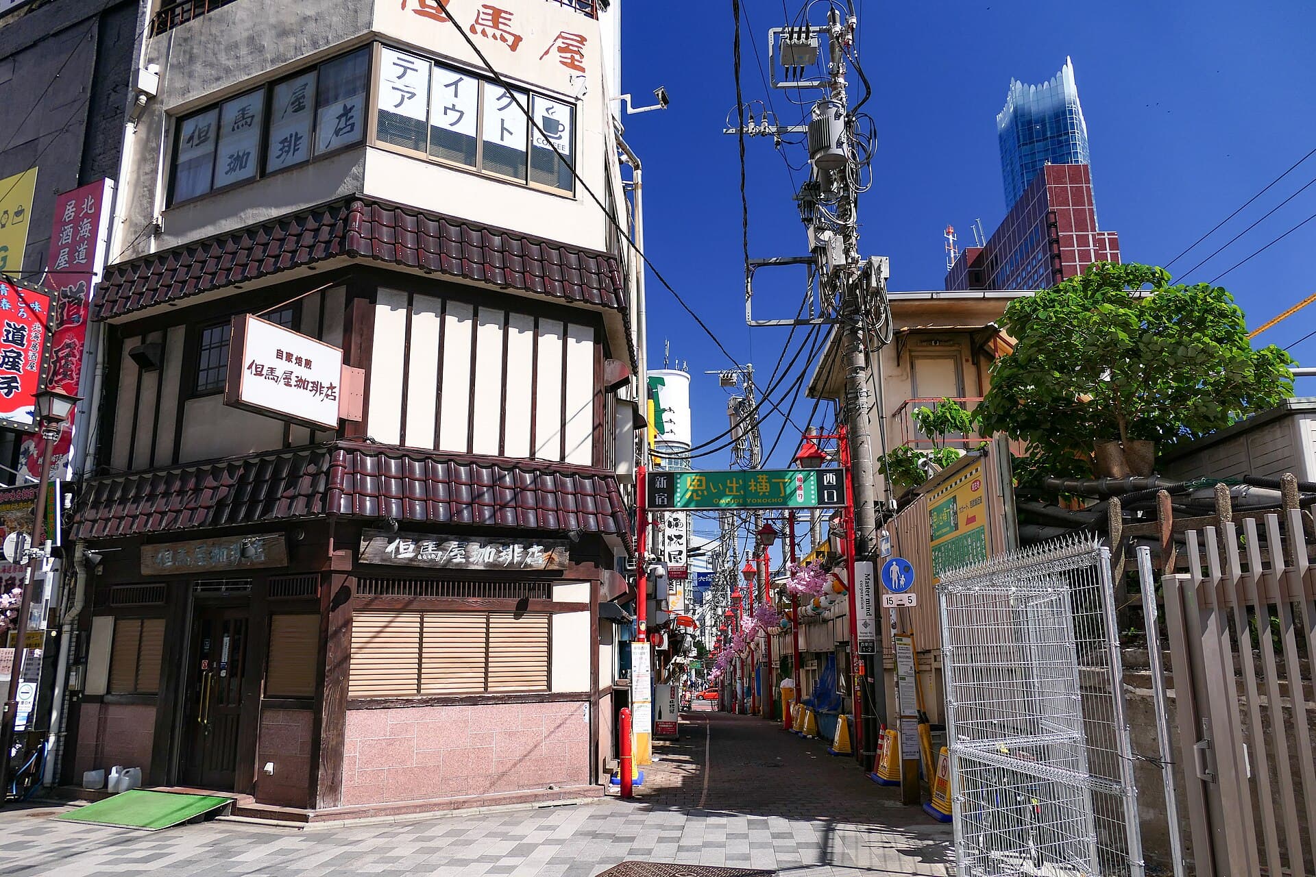 Tokio, Japonia: 25 de lucruri de văzut și făcut în 2026 10 Atmosfera din Omoide Yokocho
