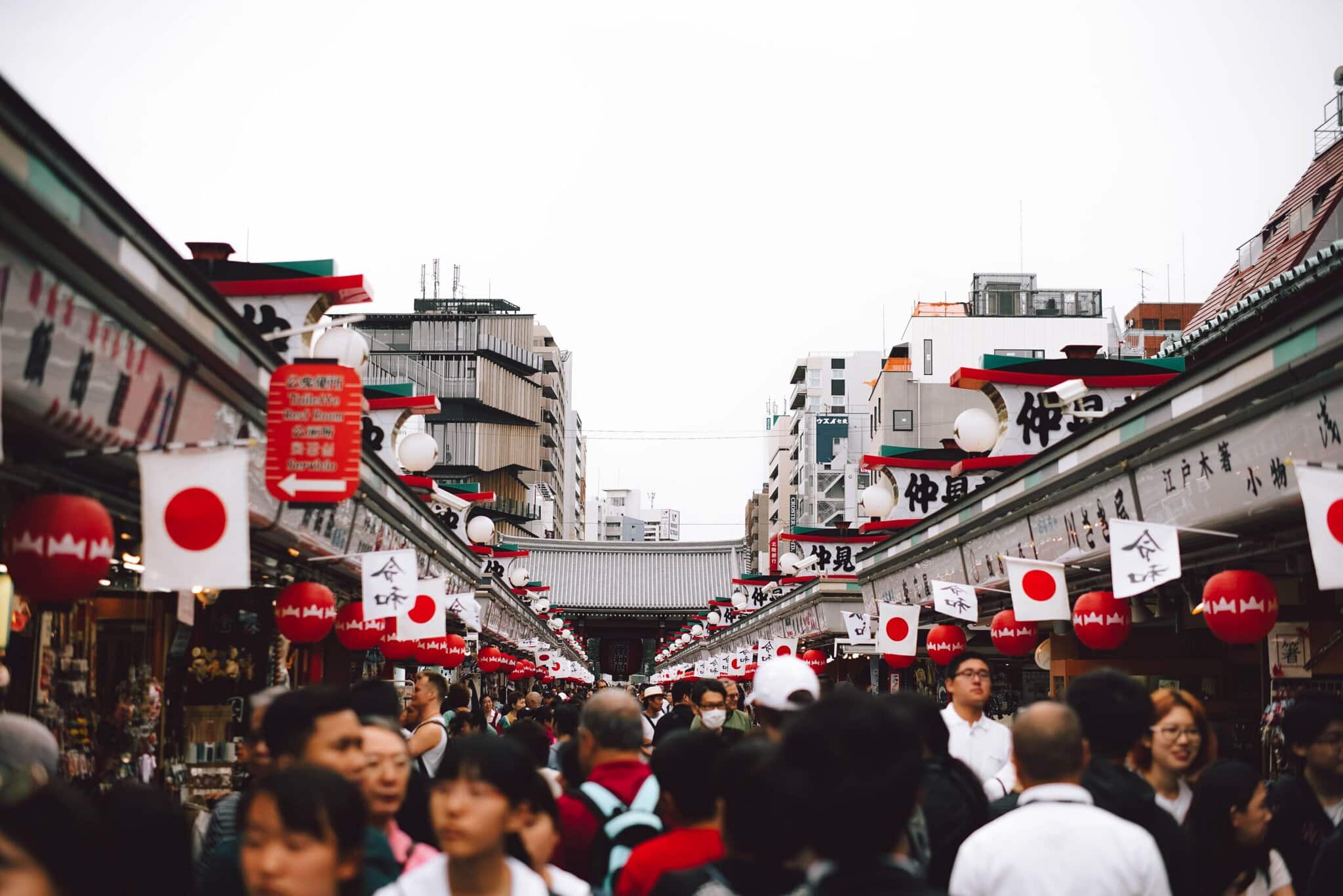 Tokio, Japonia: 25 de lucruri de văzut și făcut în 2026 15 Strada comercială Nakamise-dori