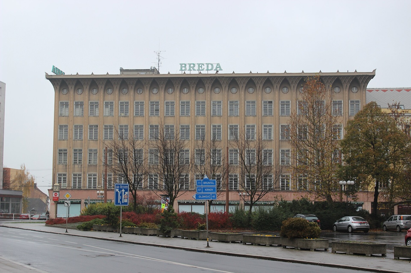 Que voir à Opava : 9 idées de visites et d'activités en 2026 11 Grand magasin fonctionnaliste Breda à Opava