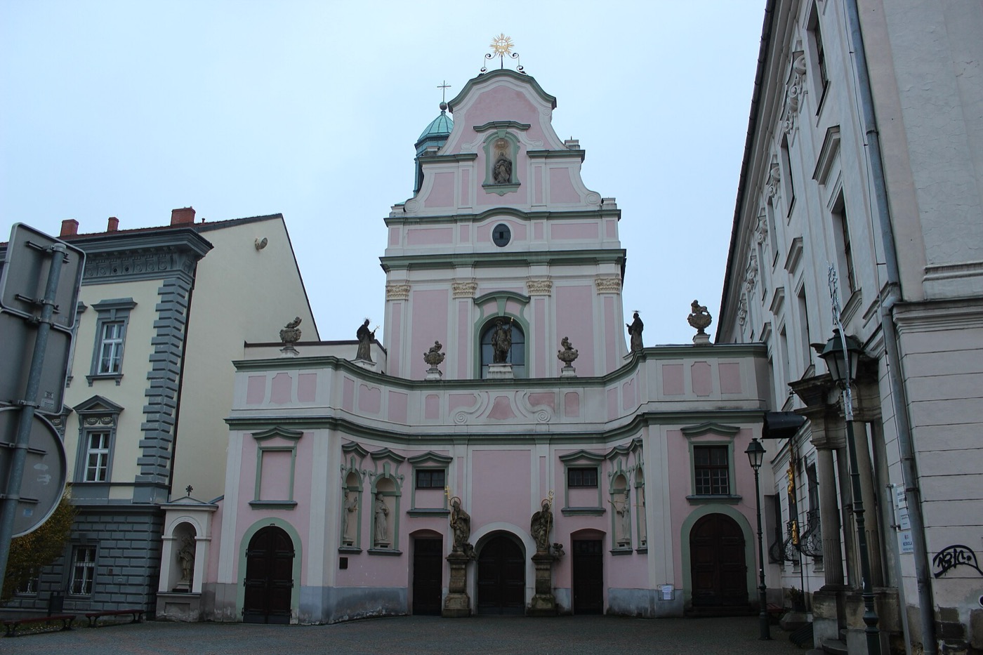 Que voir à Opava : 9 idées de visites et d'activités en 2026 8 Église du Saint-Esprit avec le tombeau des Přemyslides d'Opava