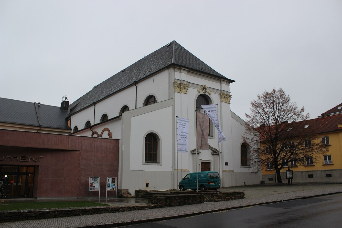Que voir à Opava : 9 idées de visites et d'activités en 2026 6 Église Saint-Venceslas et Maison de l'art à Opava