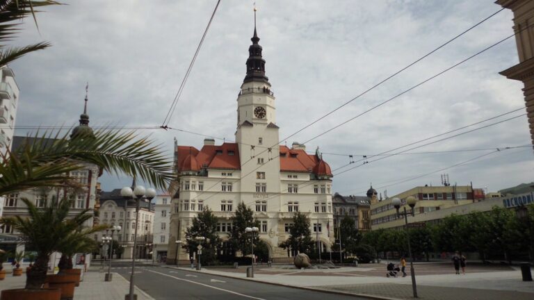 Horní náměstí s renesanční věží Hláska v Opavě