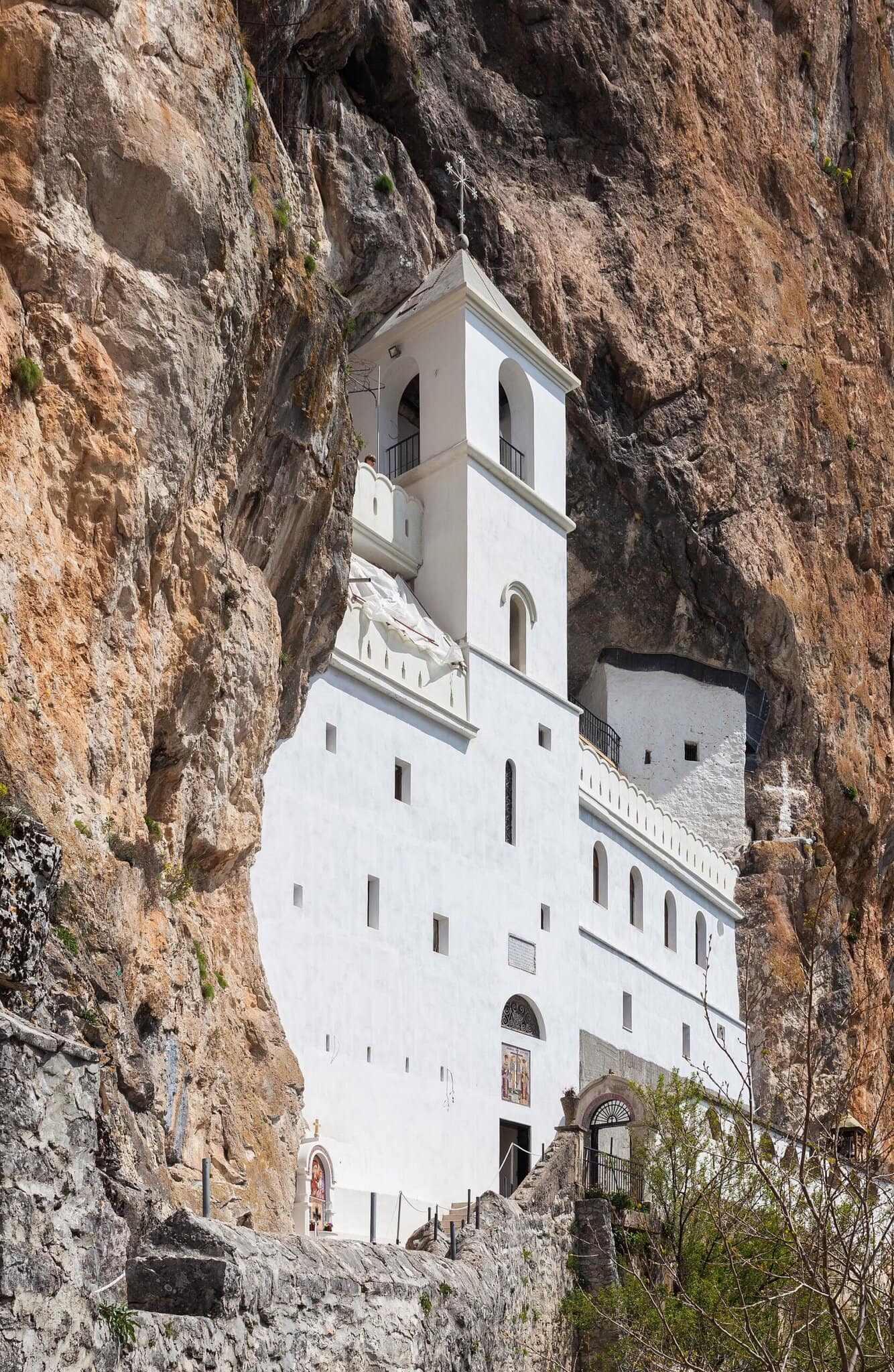 Monastero di Ostrog: 8 consigli per il luogo di pellegrinaggio scavato nella roccia 2026 3 Dove alloggiare vicino al monastero di Ostrog