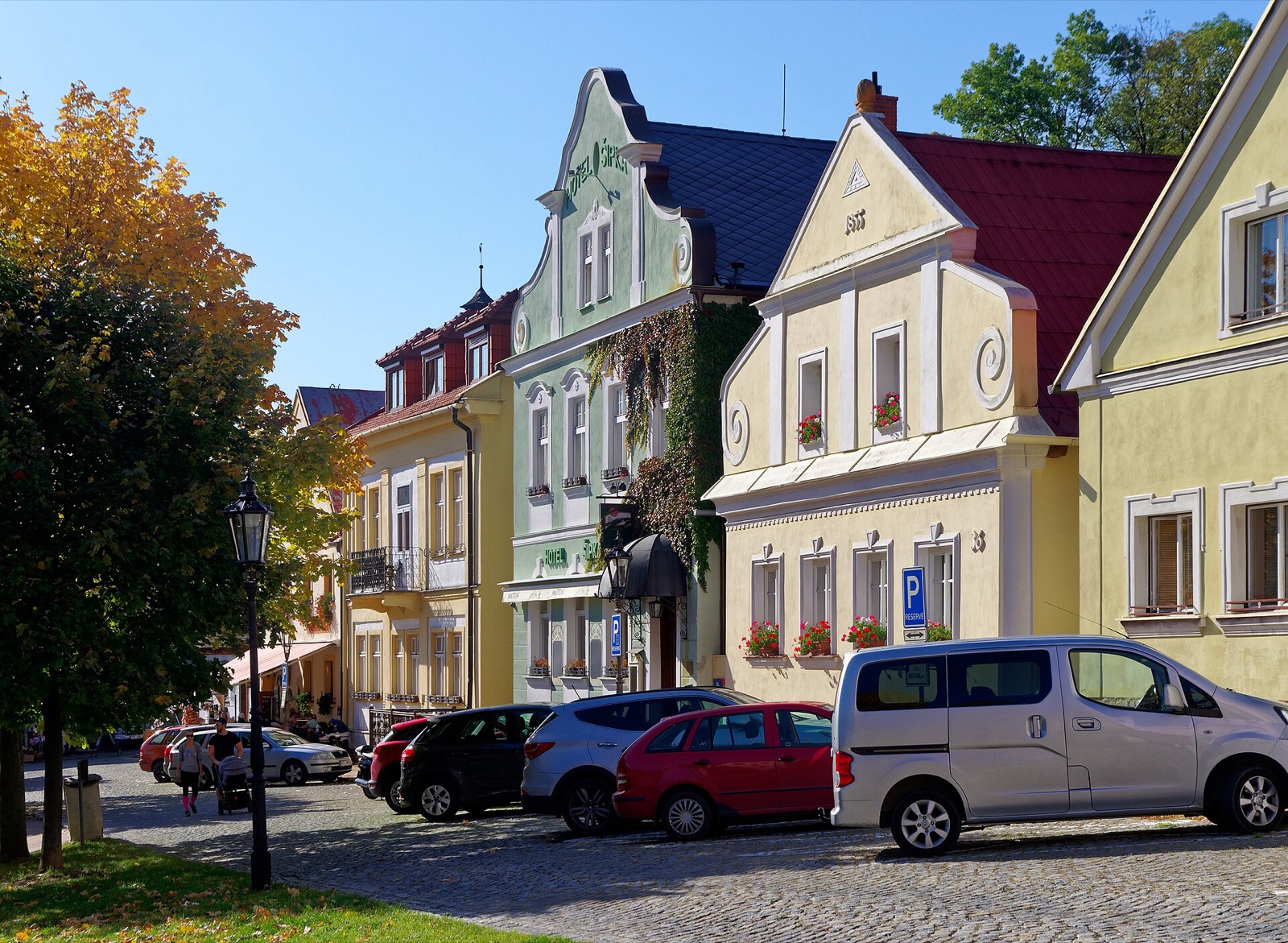 Ostrava in Tsjechië: 12 tips wat te zien, doen en daguitstapjes 2026 16 Kleurrijke burgerhuizen op het plein in Štramberk