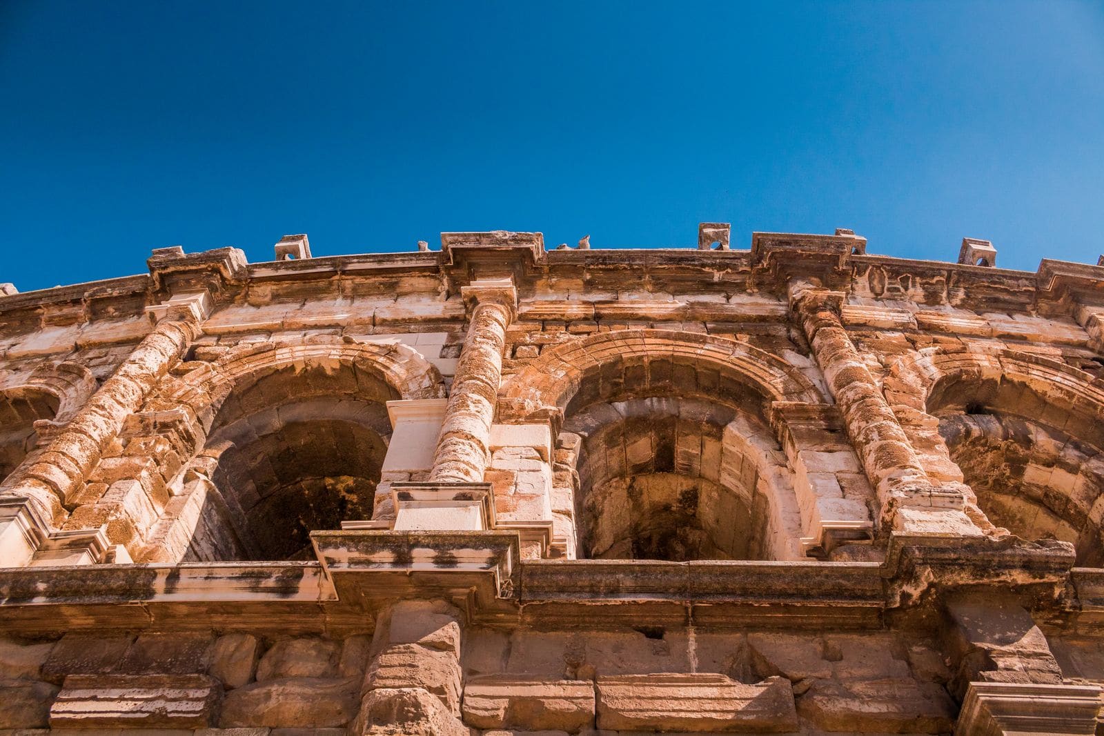 Nîmes och Pont du Gard: 12 tips för det romerska Frankrike 2026 6 Arènes de Nîmes: amfiteatern som lever än idag