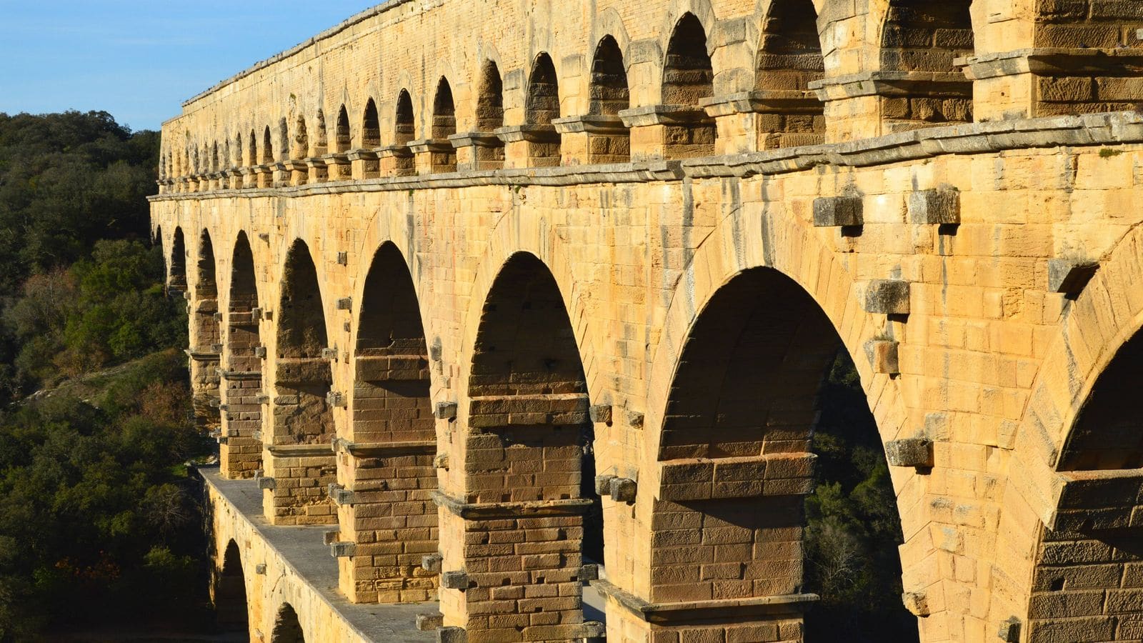 Nîmes och Pont du Gard: 12 tips för det romerska Frankrike 2026 13 Pont du Gard på nära håll ingenjörskonst