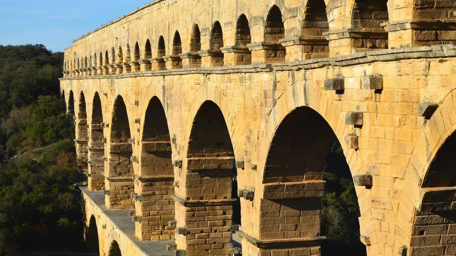 Nîmes och Pont du Gard: 12 tips för det romerska Frankrike 2026 13 Pont du Gard på nära håll ingenjörskonst
