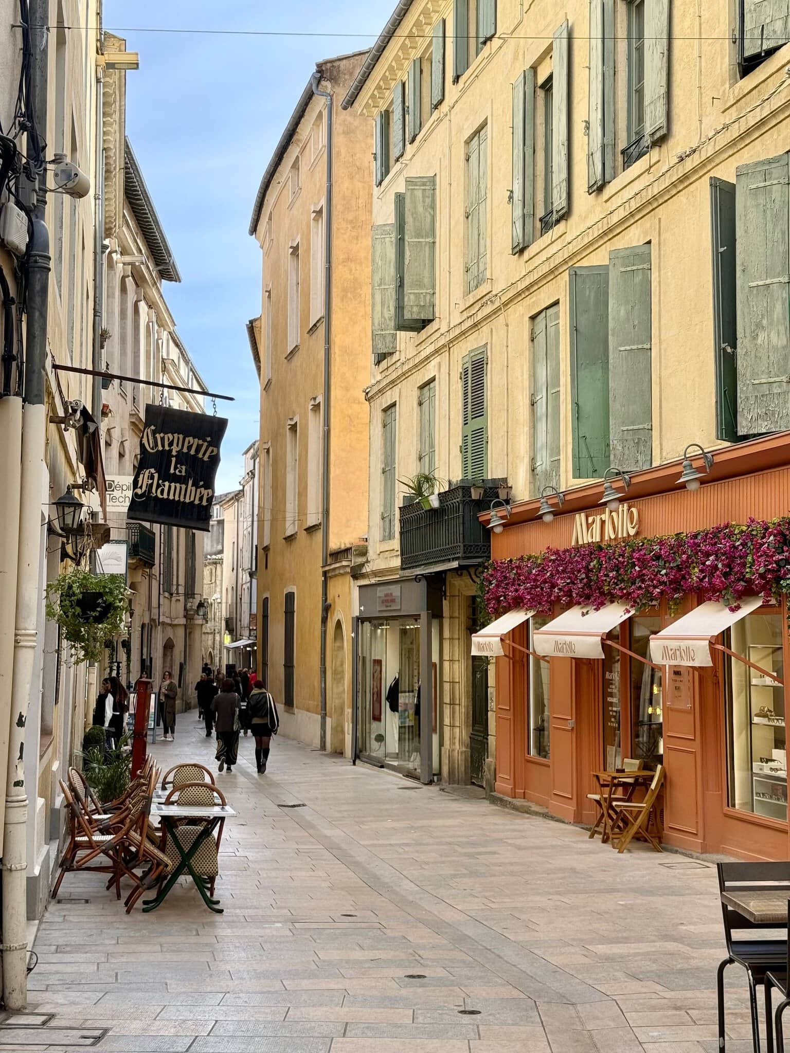 Nîmes och Pont du Gard: 12 tips för det romerska Frankrike 2026 17 Vandringar i gamla staden och lokal mat