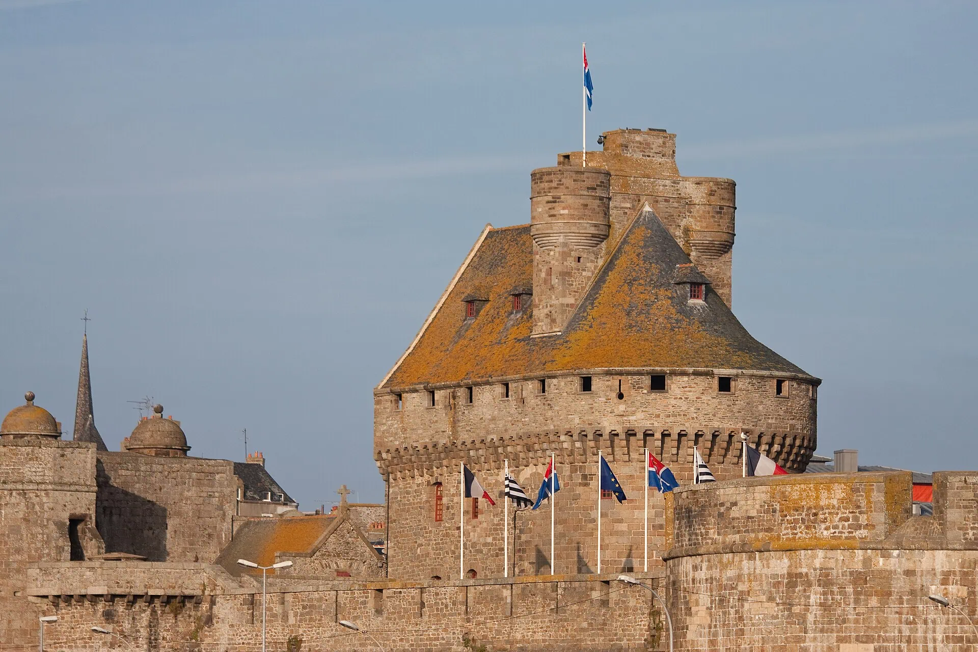 Saint-Malo, Frankrijk: 12 tips voor wat te zien en doen in 2026 10 Zandstranden en het iconische zeewaterbad
