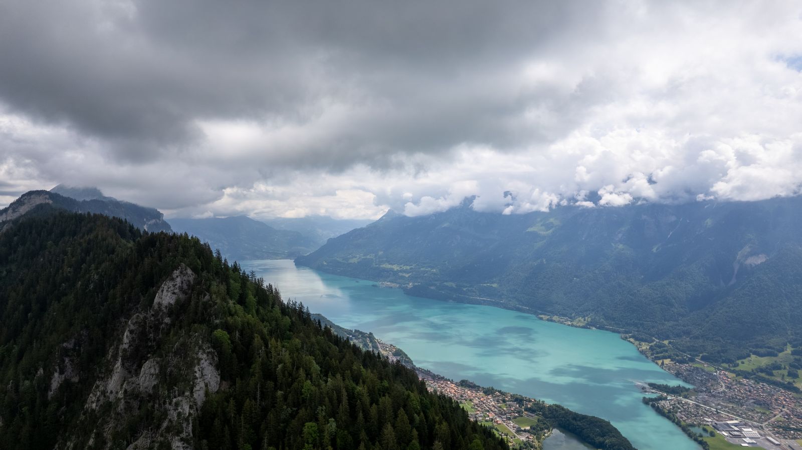 Interlaken (Suiza) y Jungfraujoch: 14 cosas que ver y hacer 2026 6 Crucero por el turquesa lago Brienzersee