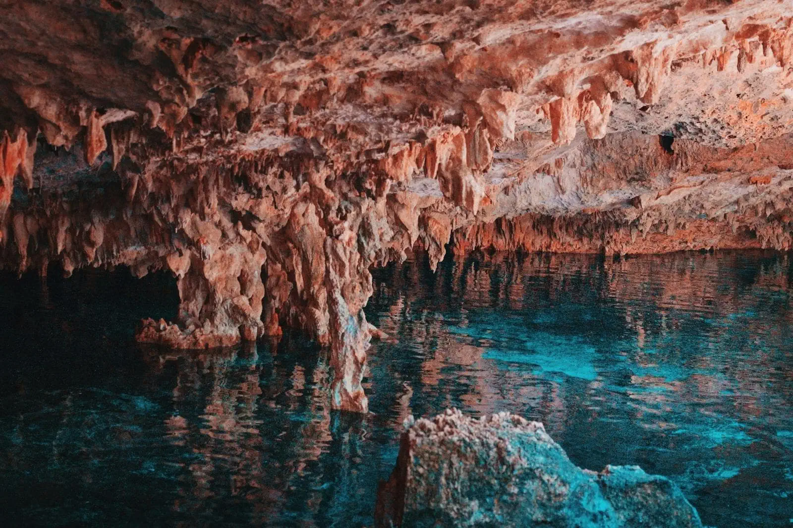 Dovolená Playa del Carmen, Mexiko: 14 tipů, co vidět a dělat 17 Podzemní řeka a stalaktity v jeskyni u Playa del Carmen