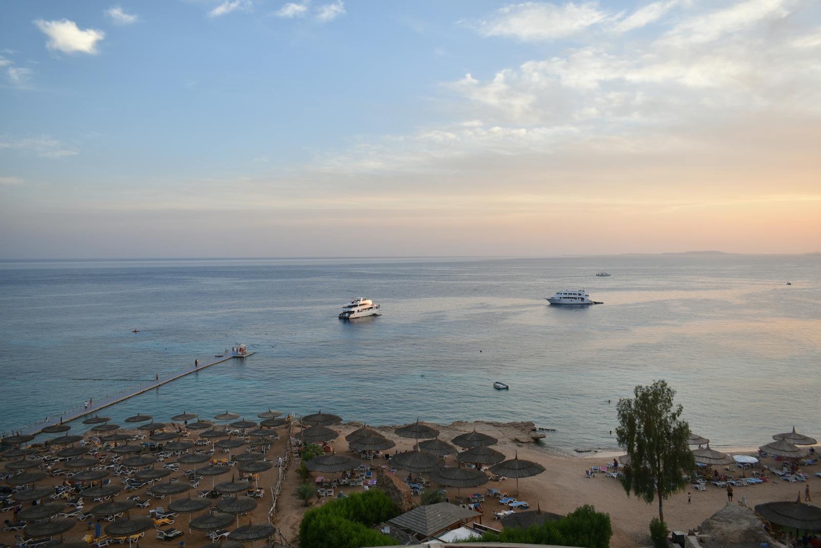 Sharm el-Sheikh, Egypt: 13 tipů, co vidět a dělat + nejlepší pláže 6 Pláž a molo v zálivu Sharm el-Sheikhu