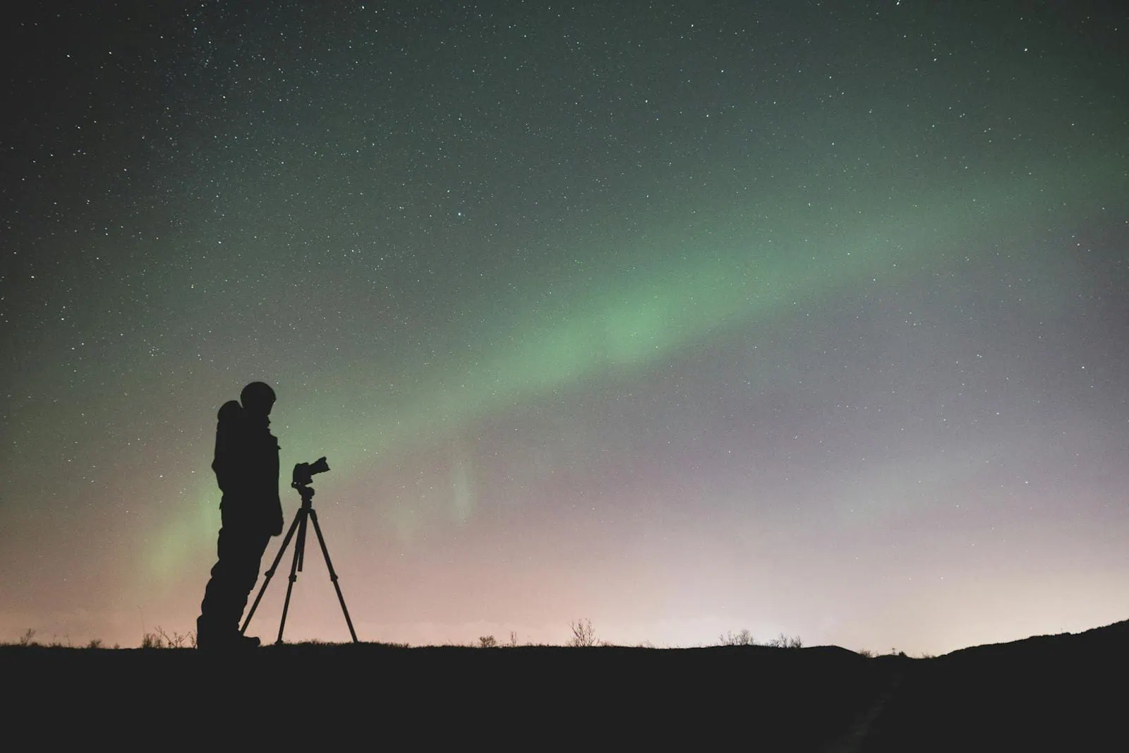 Northern Lights in Lapland: When, Where and How to See Them in 2026 5 Photographing the northern lights with a tripod