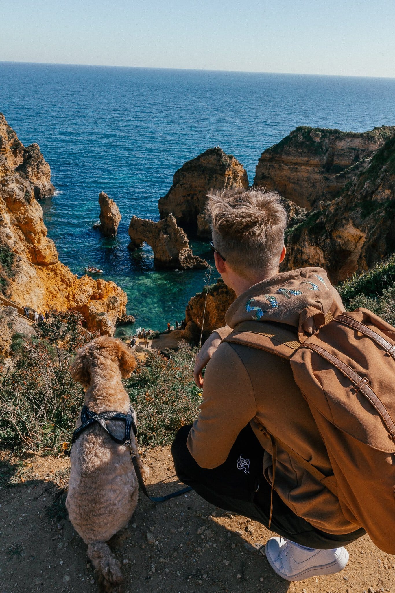 Ponta da Piedade lângă Lagos, Portugalia: faleze, peșteri și sfaturi 4 Vedere de la belvederea de lângă farul Farol da Ponta da Piedade spre falezele aurii