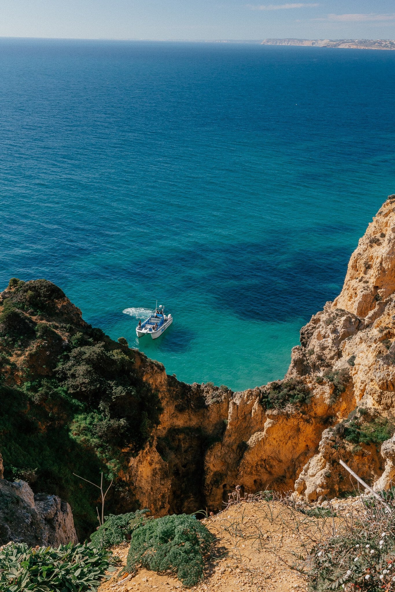 Ponta da Piedade lângă Lagos, Portugalia: faleze, peșteri și sfaturi 11 Panorama falezelor stâncoase Ponta da Piedade într-o zi însorită