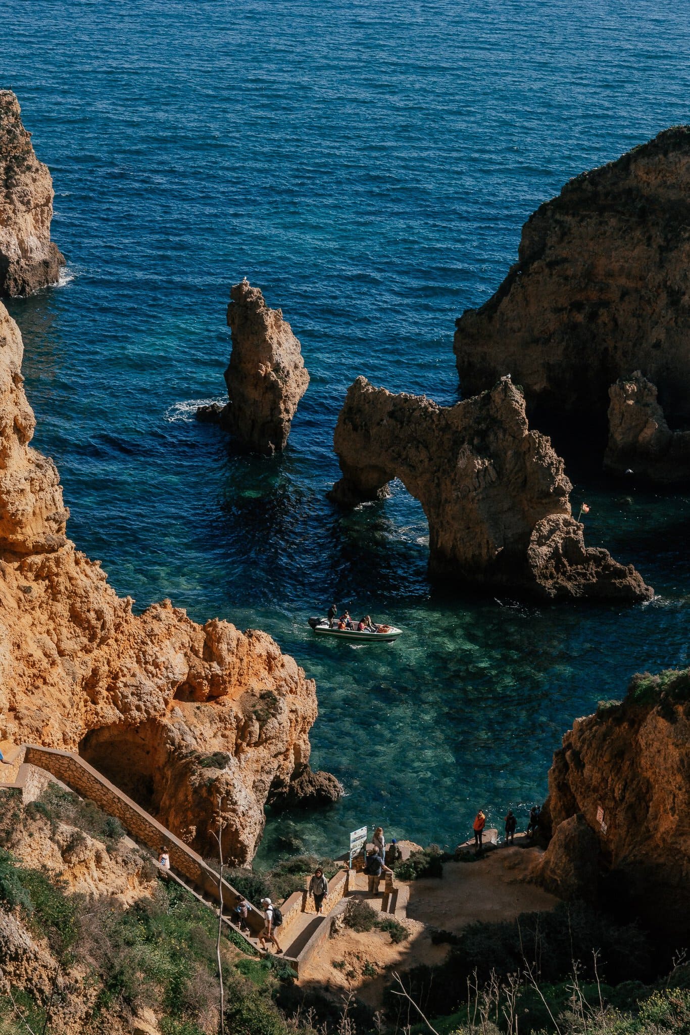 Ponta da Piedade lângă Lagos, Portugalia: faleze, peșteri și sfaturi 3 Faleze crestate și golfuri ascunse la Ponta da Piedade