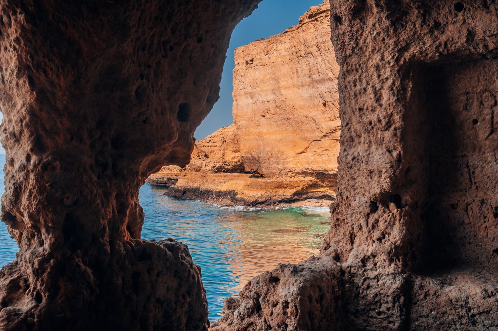 Praia da Marinha: najkrajšia pláž Algarve v Portugalsku 14 Prírodné skalné oblúky na Praia da Marinha