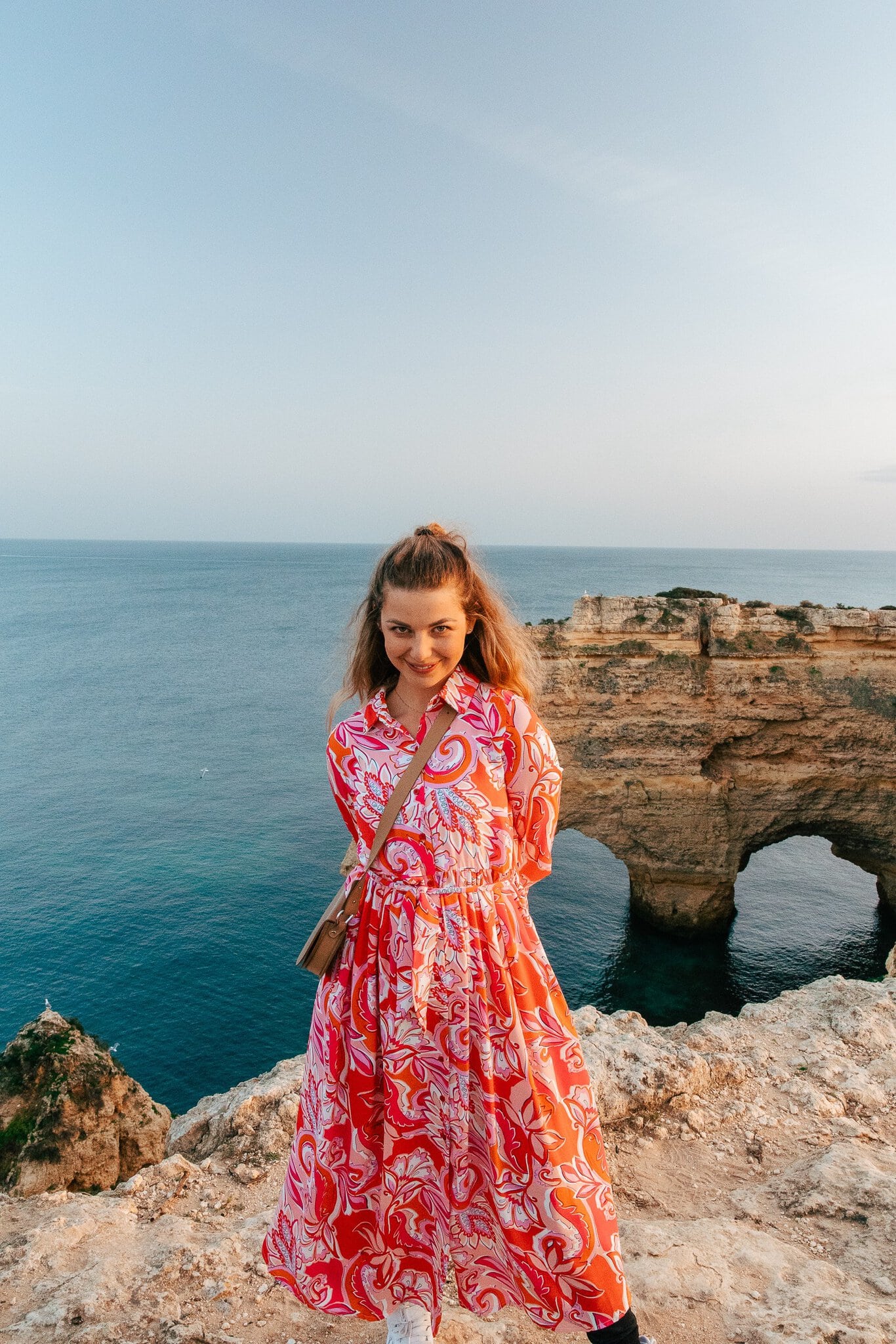 Praia da Marinha: najkrajšia pláž Algarve v Portugalsku 3 Skaly a skryté zátoky Praia da Marinha