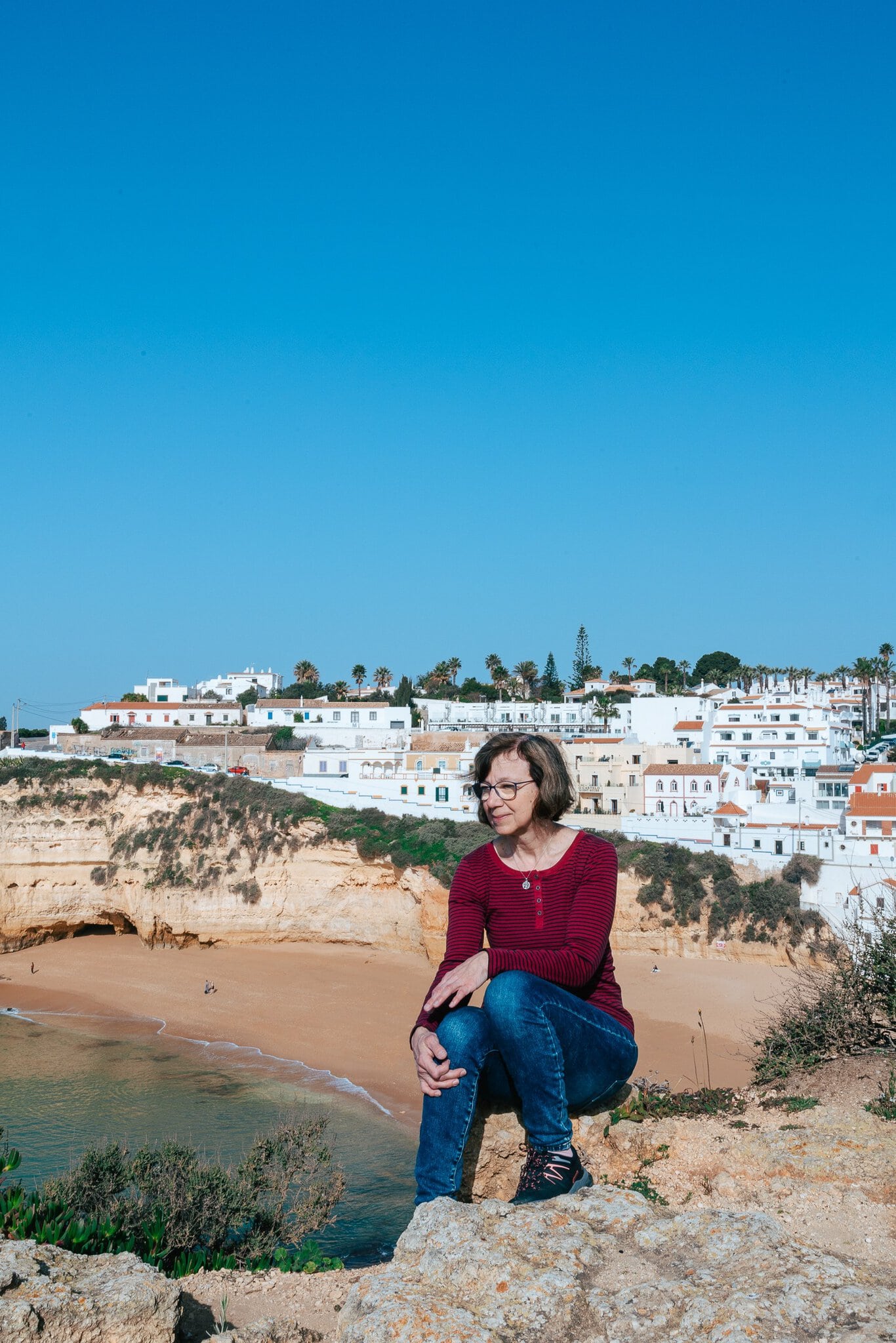 Praia da Marinha: najkrajšia pláž Algarve v Portugalsku 9 Zlaté útesy spadajúce do mora pri Praia da Marinha