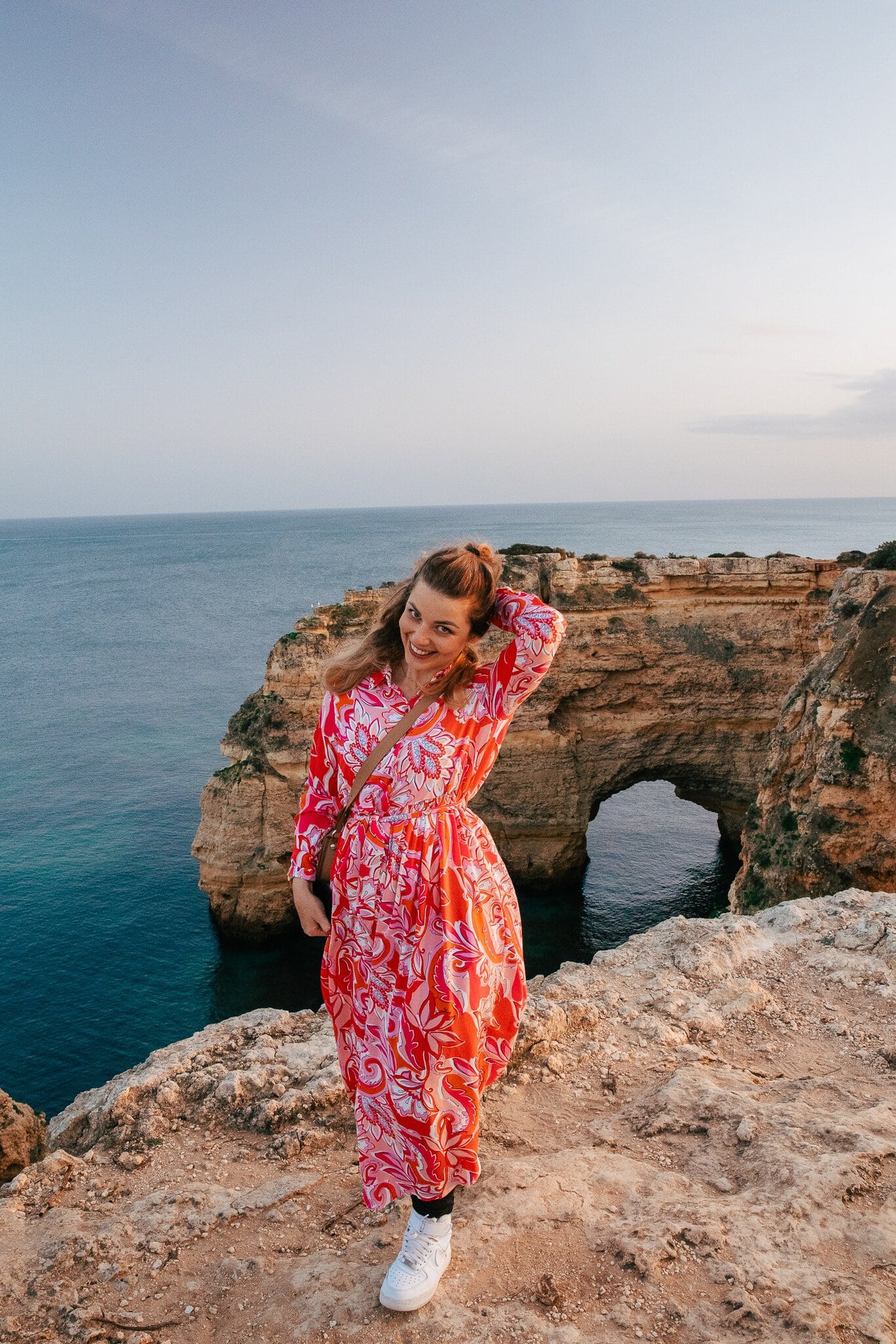 Praia da Marinha: najkrajšia pláž Algarve v Portugalsku 5 Zlaté vápencové útesy Praia da Marinha