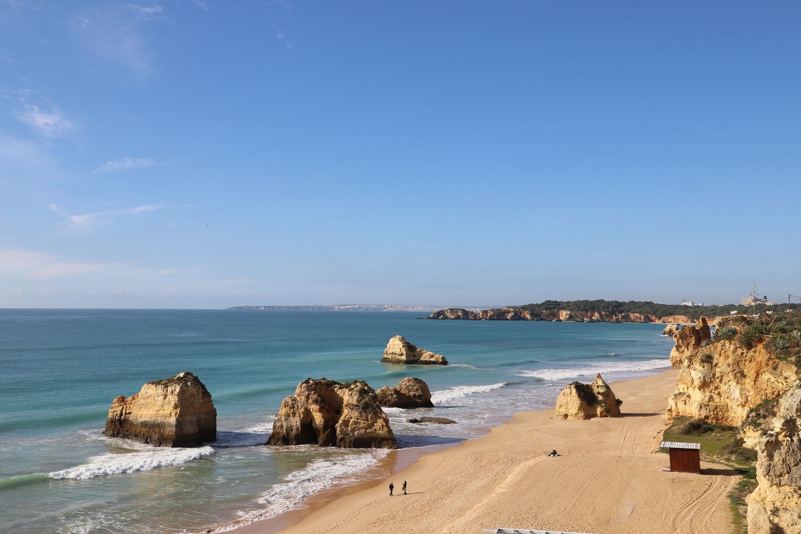 Praia da Rocha: het breedste strand van de Algarve in Portugal (tips, hotels, boottochten) 7 Verken de kliffen en grotten bij Três Castelos
