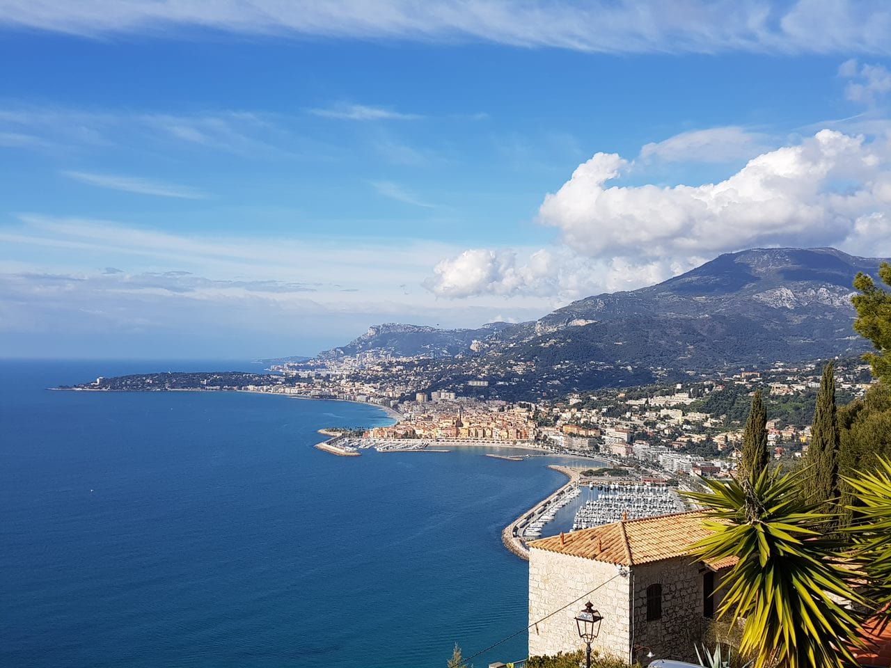 Menton, Franța: 11 sfaturi ce să vezi și să faci în orașul lămâilor în 2026 13 Plimbare pe promenadă și portul