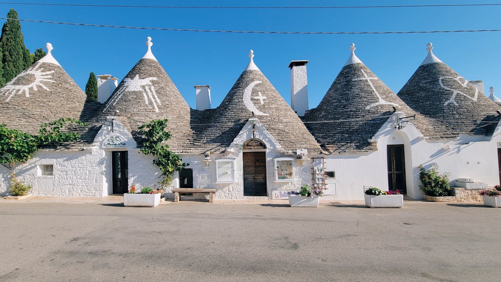 Puglia, Italien: 9 tips på vad du ska se och göra 2026 4 Sagolika trulli i stadsdelen i Alberobello