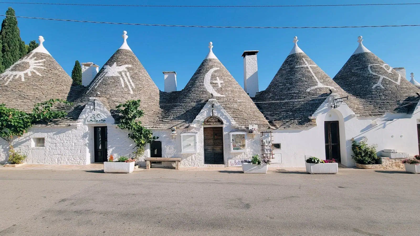 Puglia, Italien: 9 tips på vad du ska se och göra 2026 4 Sagolika trulli i stadsdelen i Alberobello