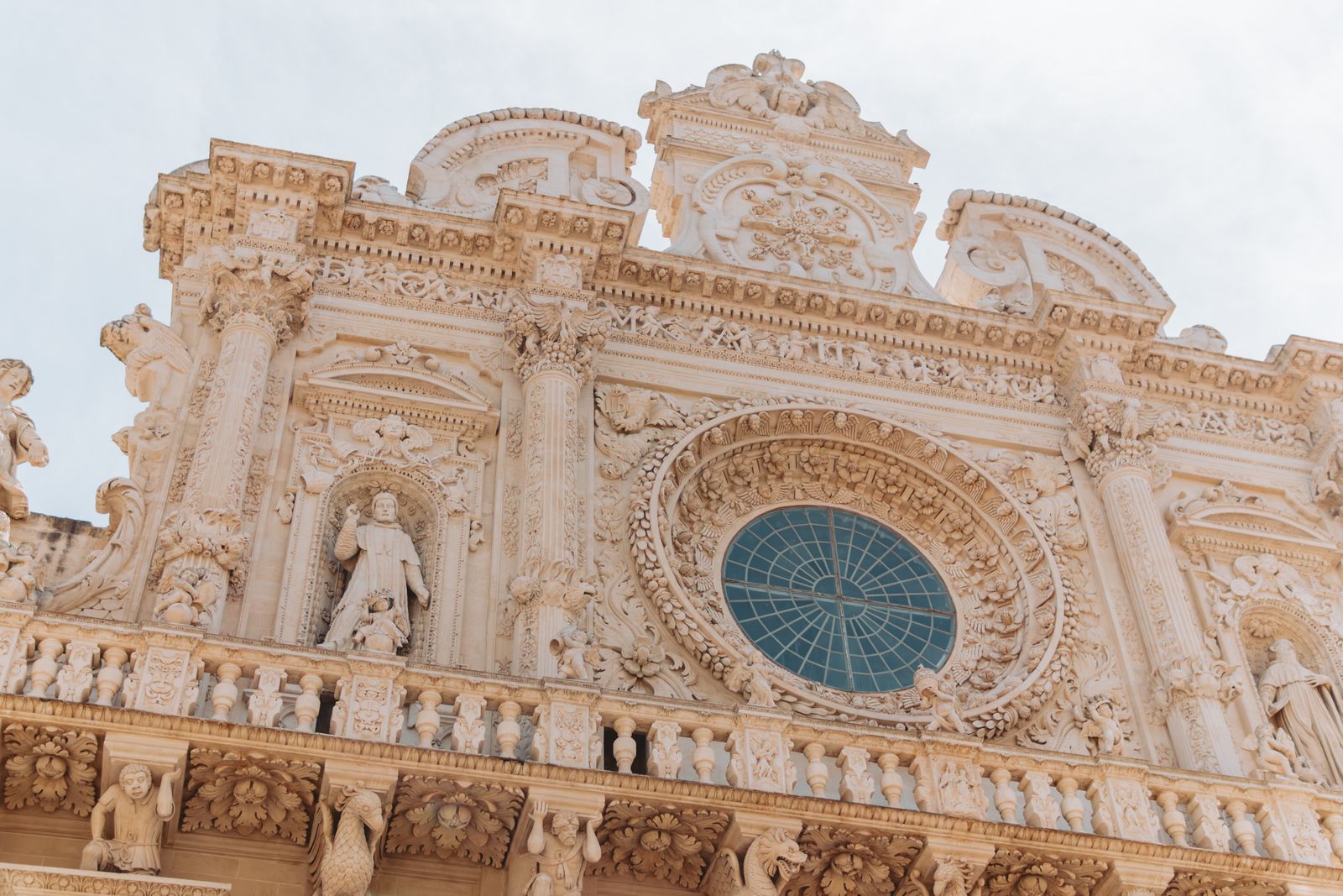 Puglia, Italien: 9 tips på vad du ska se och göra 2026 6 Barockfasaden på basilikan Santa Croce i Lecce