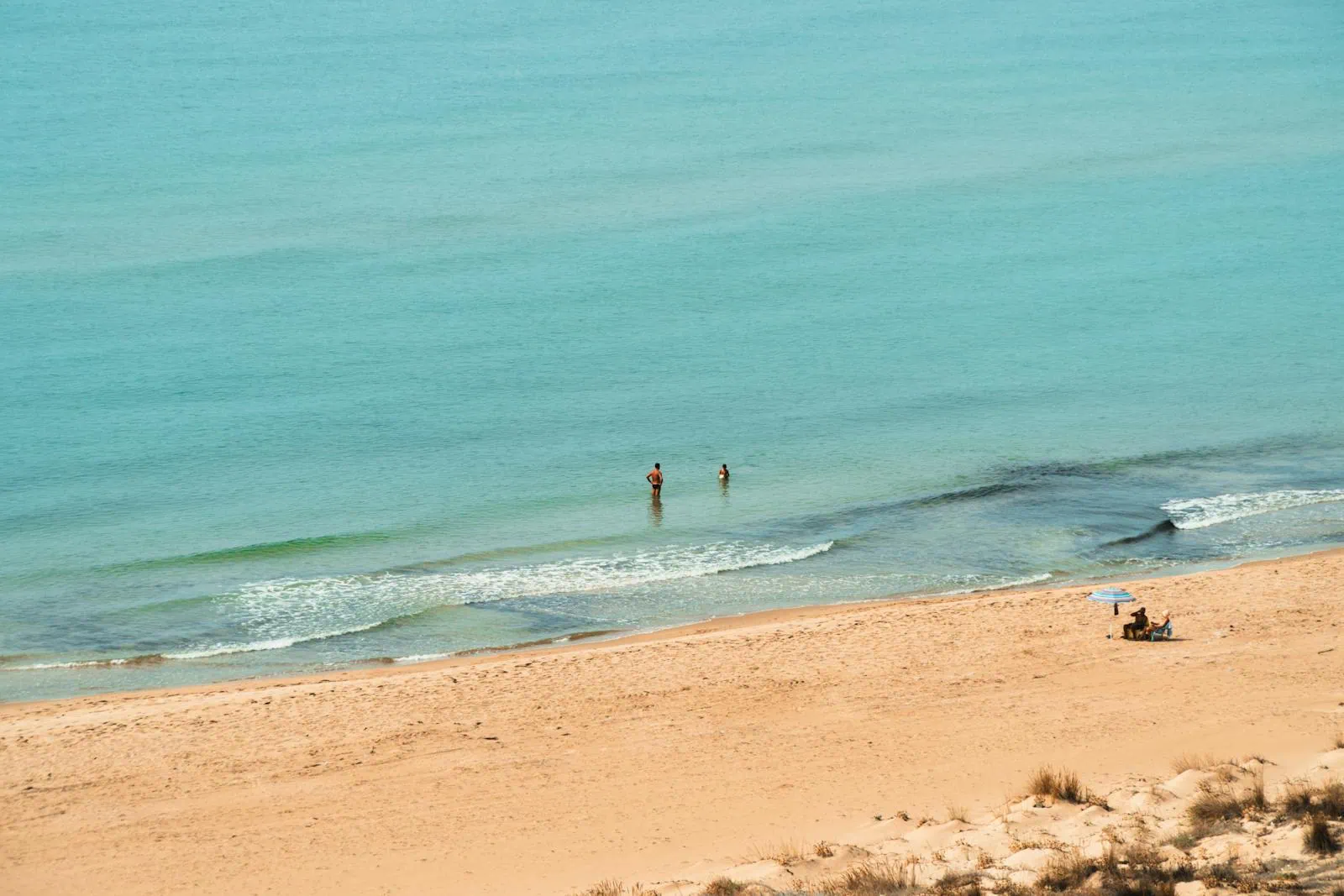 Puglia, Italien: 9 tips på vad du ska se och göra 2026 8 Salentos vita sandstrand med turkost vatten