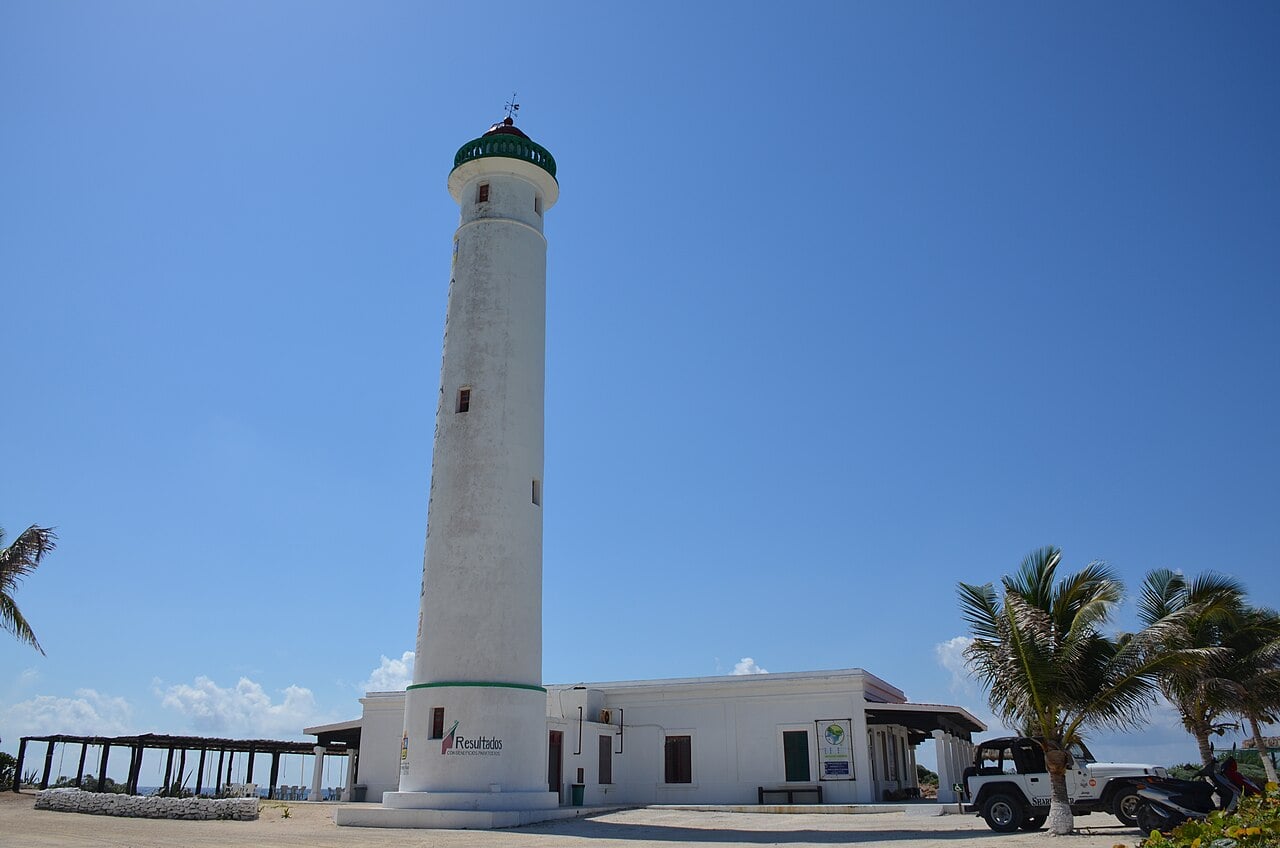 Cozumel, Mexic: 12 lucruri de făcut (scufundări și plaje) 9 Farul Celarain din Punta Sur