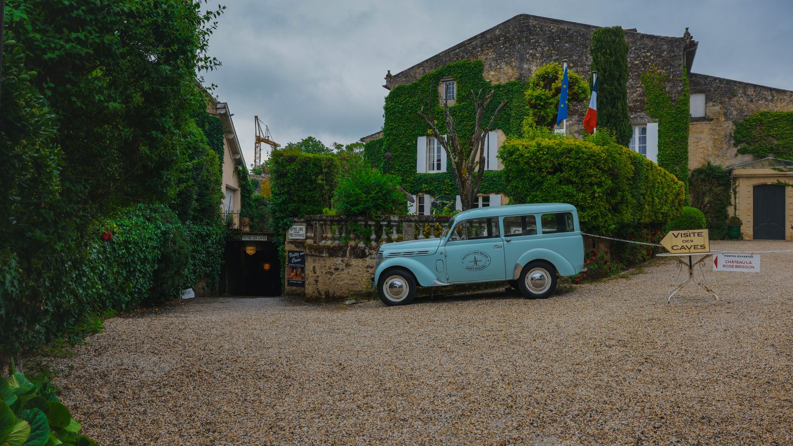 Silnice mezi vinicemi u Saint-Émilion
