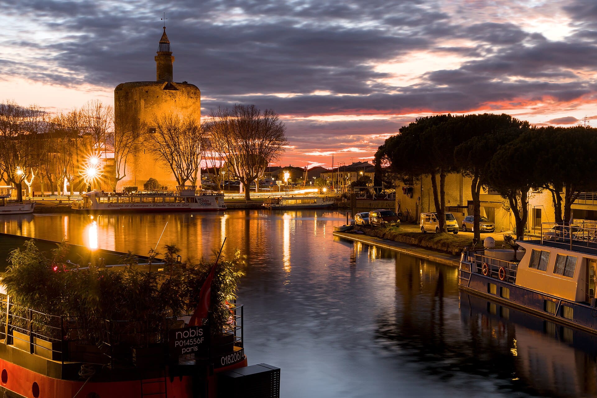 Camargue, Francja: 12 wskazówek na krainę flamingów w 2026 roku 7 Różowe solniska Salin d'Aigues-Mortes