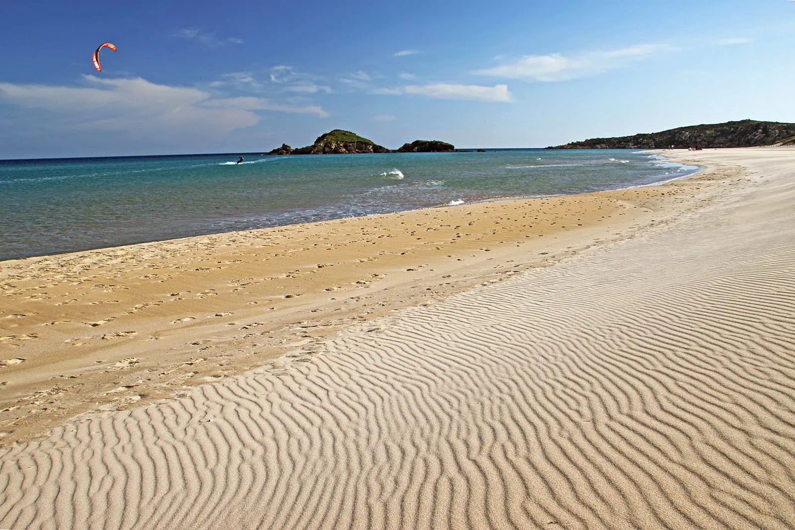 Sardinien mit Kindern: 10 Tipps für den Familienurlaub 2026 5 Strand Su Giudeu bei Chia mit Dünen