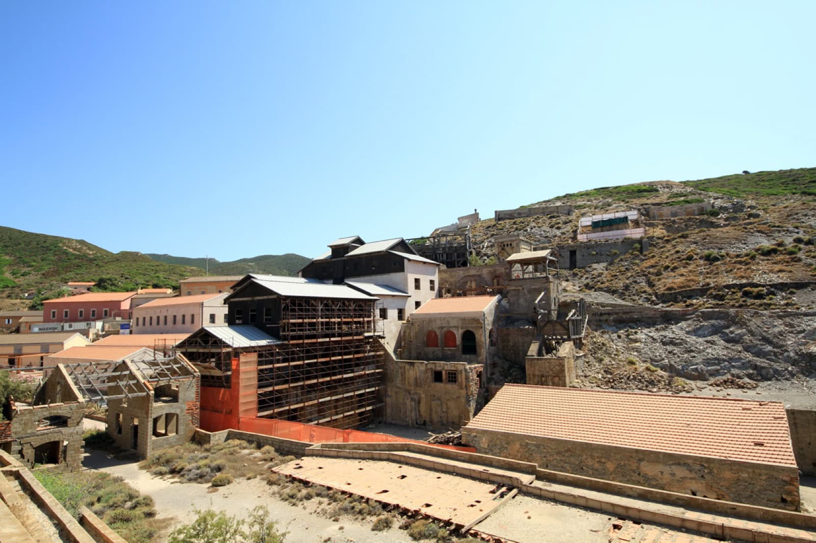 Nord-vestul Sardiniei: 10 idei pentru La Pelosa, Bosa și Castelsardo 2026 12 Orășelul minier abandonat Argentiera